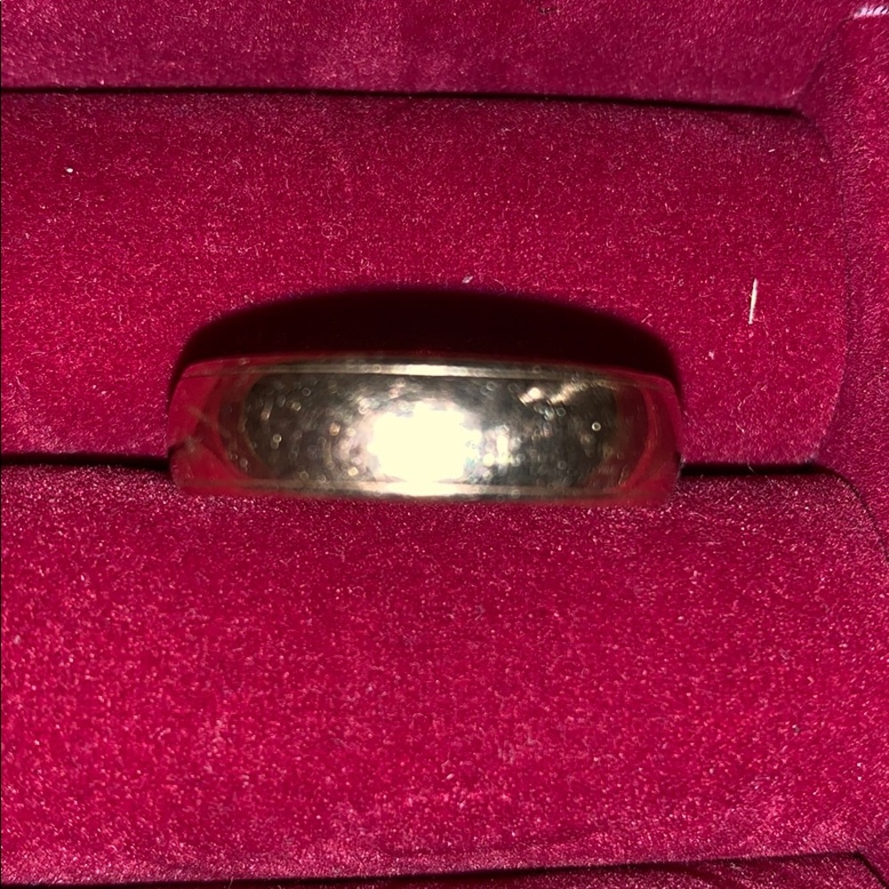 Gold wedding band
